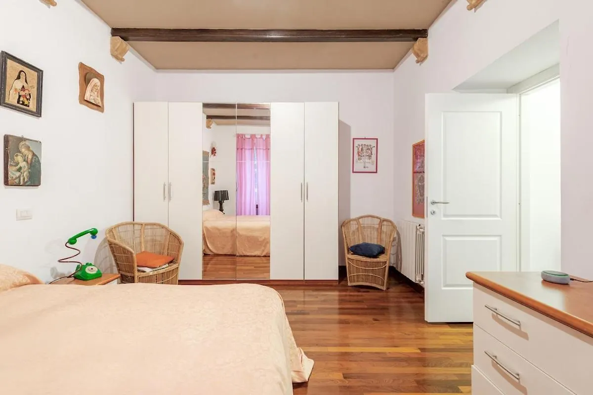 Artistic Colorful Apart Vatican Museums Rome Apartment