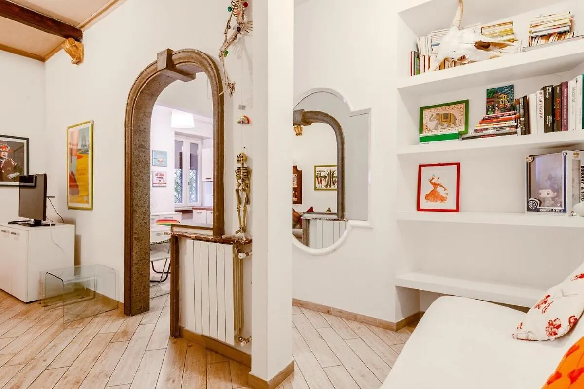 Artistic Colorful Apart Vatican Museums Rome Apartment