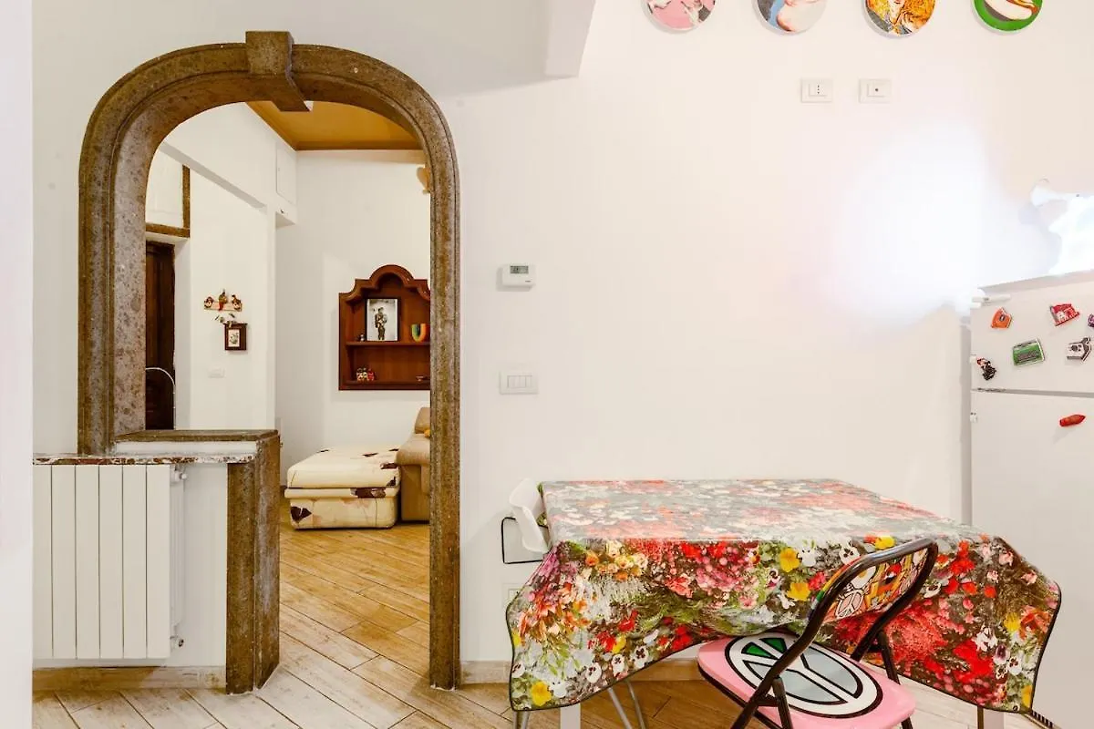 Artistic Colorful Apart Vatican Museums Rome Apartment