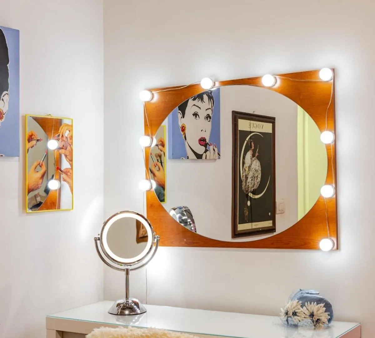 Artistic Colorful Apart Vatican Museums Rome Apartment